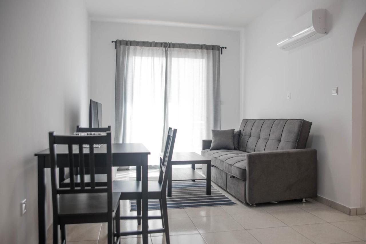Renovated One Bedroom Apartment In Paphos With Pool Extérieur photo