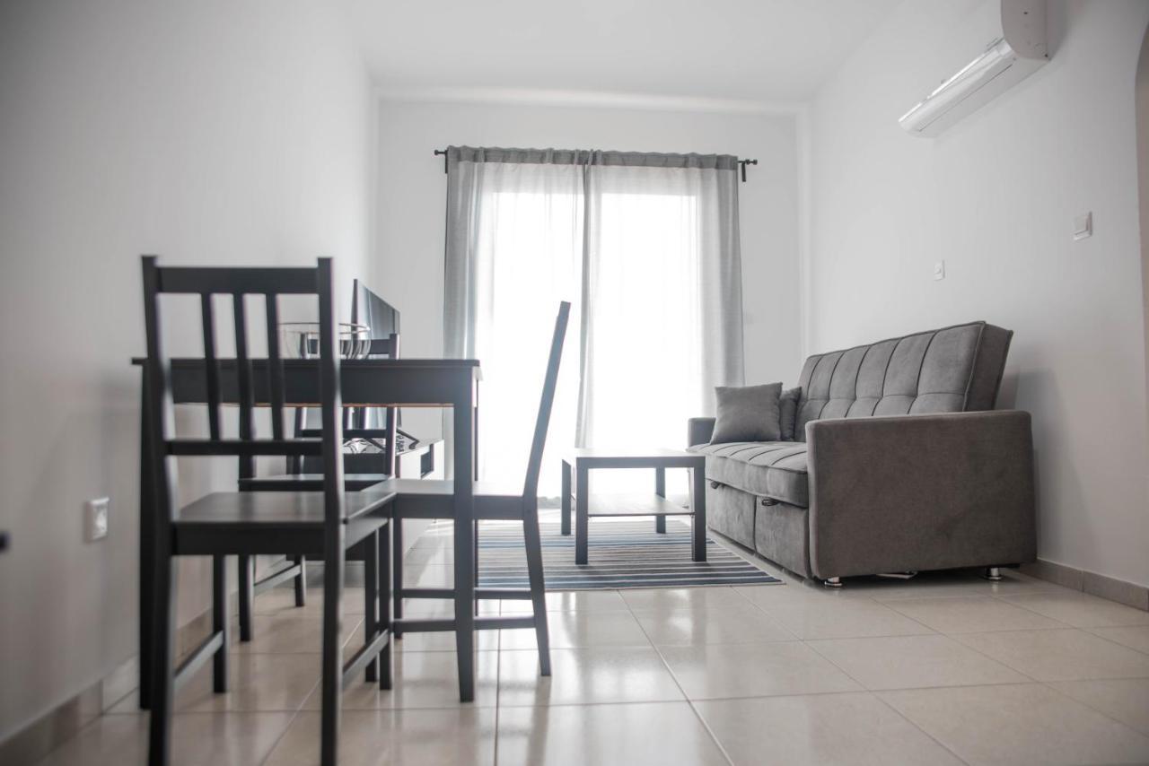 Renovated One Bedroom Apartment In Paphos With Pool Extérieur photo